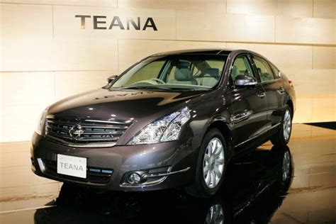 Nissan Launches New Teana Luxury Sedan