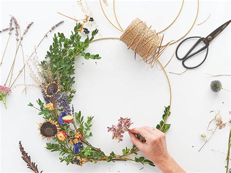 How To Make A Gorgeous Floral Wreath To Hang All Year Round Chatelaine