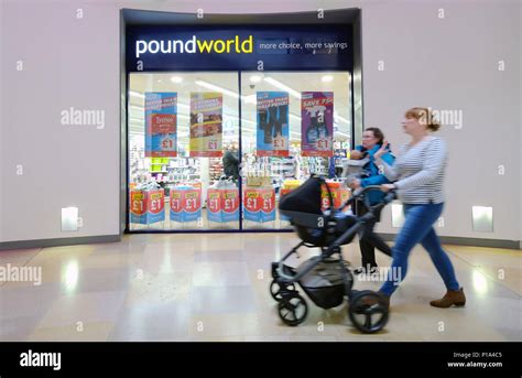 Terminal 5 And Shopping Hi Res Stock Photography And Images Alamy