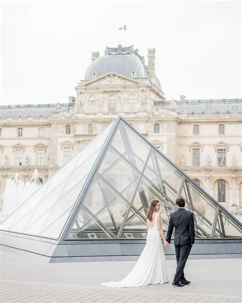 Wedding Couple Walking Louvre Pyramid Palace Paris Destination