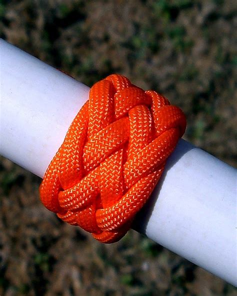 Check spelling or type a new query. How to Tie a Paracord Gaucho Knot - Instructables