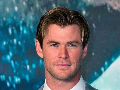 Like many trendy men's hairstyles, the curtain haircut has come full circle and guys are pairing this middle part hairstyle with … 90's Curtain Hairstyles for Men | Middle Part Hair Guys ...