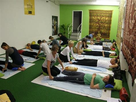traditional thai yoga massage class for health at berlin