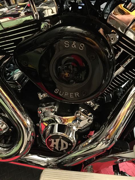 It will take you longer to decide between the finned, fish scale or smooth in polished aluminum or black than it will to install on your bike. S&S teardrop super air breather cover in gloss black ...