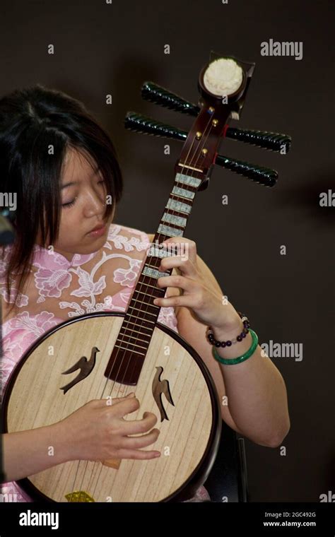 Chinese Musician Performs Traditional Instrument 2tif Stock Photo Alamy