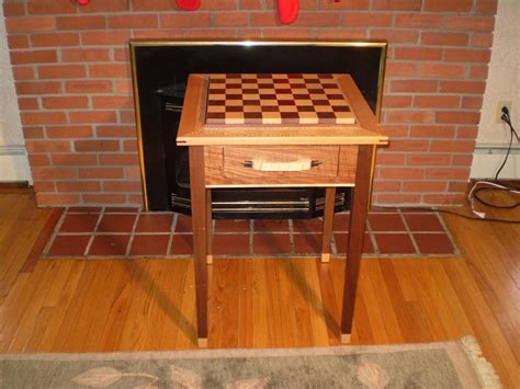 • keep the blade low to the work (one tooth above the wood is a good rule of thumb). Chess table 2