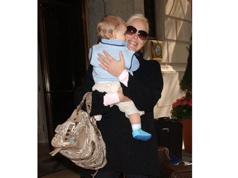 Sharon stone ✪ кто заставил шэрон стоун показать всё в фильме основной инстинкт 20 Celebrity Moms Who Adopted Children