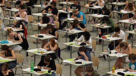 Bayern Immer mehr Schüler fallen durch Abi Prüfung Augsburger