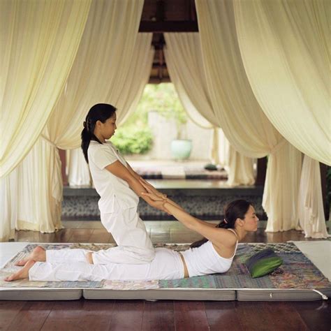 Head Massage For Relaxation At Home Thai Massage Massage Therapy Thai Yoga Massage