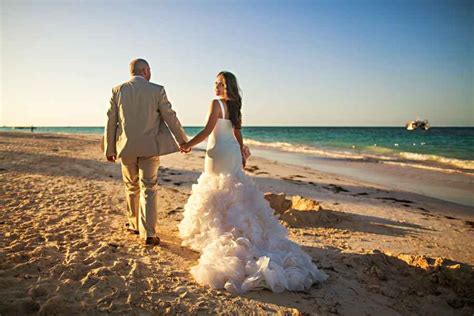 This resort is located on one of the most beautiful strips of uvero alto here in the dominican republic. Wedding in a restaurant on a lovely beach, Punta Cana ...