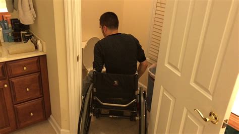 Wheelchair How To Toilet Transfer T5 Complete Paraplegic Youtube