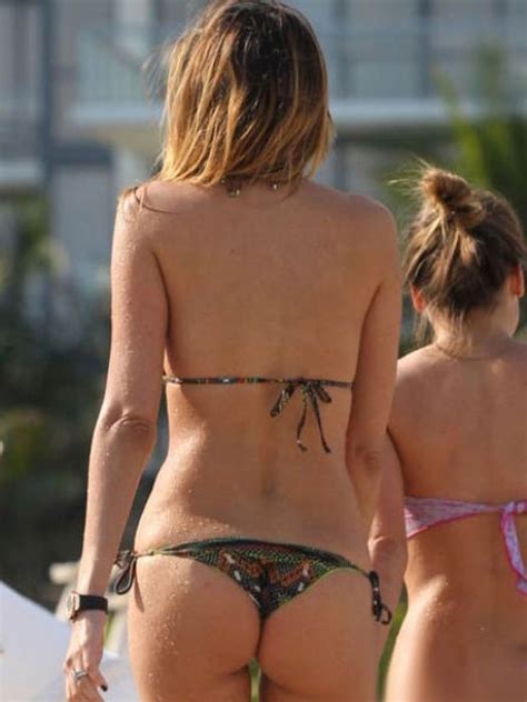 Beach Bums Of Famous Girls Pics