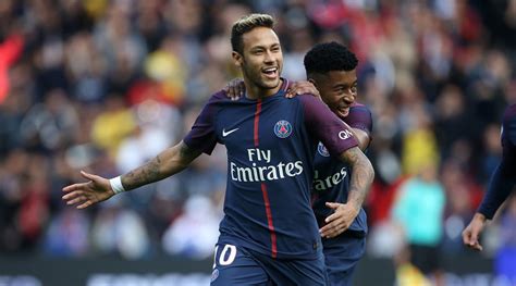 Make social videos in an instant: Neymar free kick: PSG star scores on wild free-kick (video ...