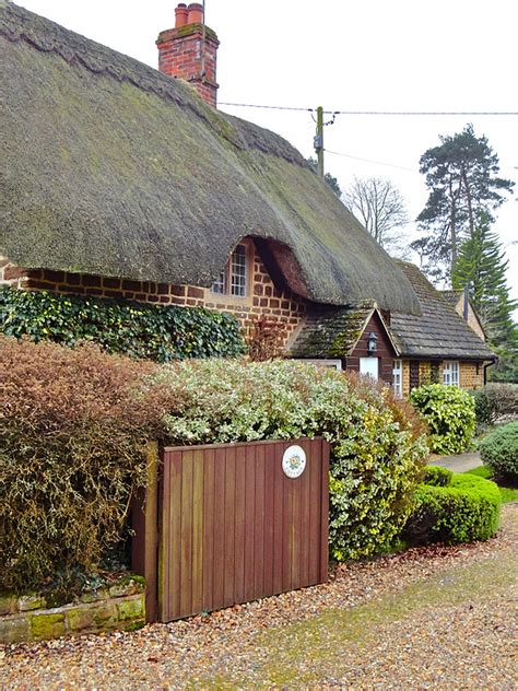 Where Five Valleys Meet English Thatched Country Cottages And Staddle