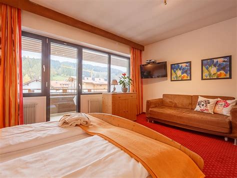 We offer completely renovated holiday flats, where you join innovation and tradition. Appartamenti a San Candido in posizione centrale ...