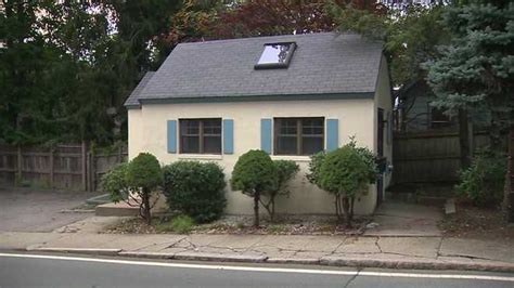 Tiny Square Foot House Sells For Rs Crore In Boston
