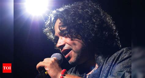 Kailash Kher Wields Broom Gets Pms Praise Hindi Movie News Times Of India