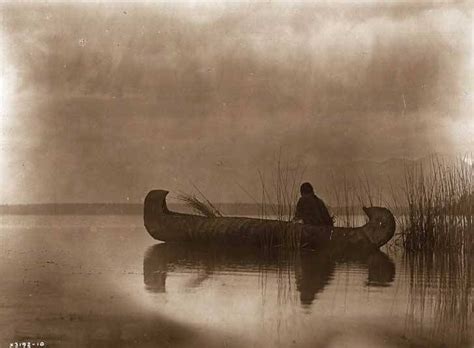 Edward Scurtis Un Cazador De Patos Kutenai 1910 Edward Curtis Native American Photos Native