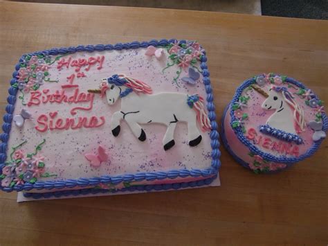 Make your little one's day truly magical with an enchanted unicorn cake. Unicorn first birthday cakes | Sheet cake and "smash" cake B… | Flickr