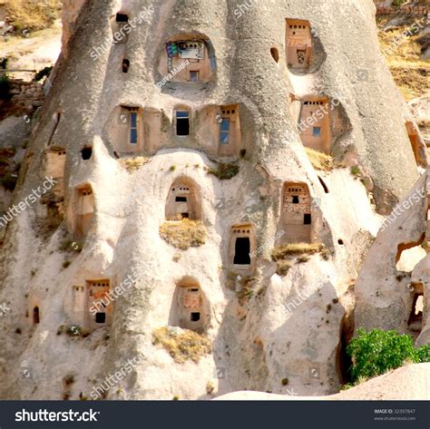 List 90 Pictures Uçhisar Rock Houses In The Cappadocia Region Of
