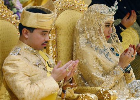 Jul 18, 2020 · the crown prince of brunei married sarah salleh in 2004 after a series of traditional ceremonies in bandar seri begawan. Royal Family Around the World: Brunei Royal Wedding of ...