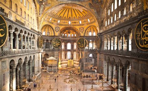 Can you wear jeans in Hagia Sophia?