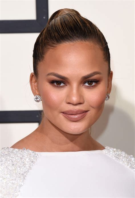 Get The Makeup Look Chrissy Teigen At The 58th Annual Grammy Awards