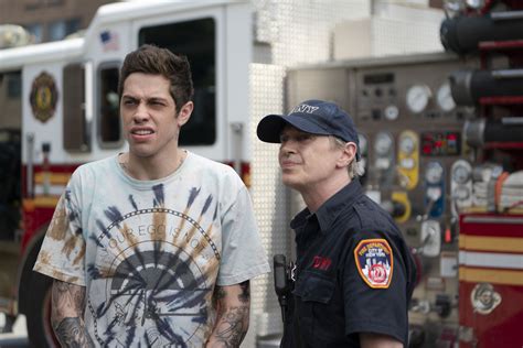 The King Of Staten Island Review Pete Davidson Is Adrift In Judd