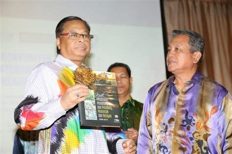 Bahagian ini adalah ditukarkan namanya dengan nama pertanian dan industri asas tani selepas penstrukturan semula bahagian pertanian, perindustrian dan usahawan berkuatkuasa pada 1 november 2011. Selamat Datang ke Blog Rasmi MADA: Usaha Tarik Golongan ...