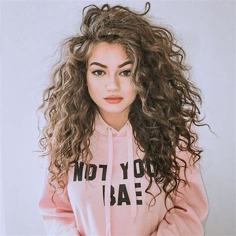 Pin By ↞ 𝚈𝚎𝚜𝚎𝚗𝚒𝚊 𝚂𝚊𝚗𝚌𝚑𝚎𝚣 ↠ On Lioness Medium Curly Hair Styles Hair