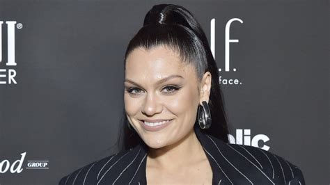 Jessie J Shows Off New Look After Cutting Her Own Hair In Lockdown Celebrity Heatworld