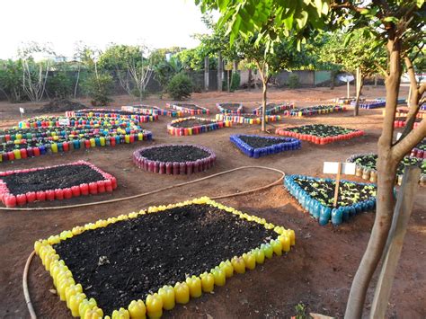 Escola Municipal Plantio Nos Canteiros Da Horta PedagÓgica