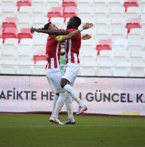 Süper lig'in onuncu haftasında sivasspor, depaslamnda denizlispor'un konuğuydu. Demir Grup Sivasspor 2-2 Yukatel Denizlispor - Demir Grup ...