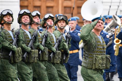 Russian Paratroopers March Through Moscow On Their Special Day The Moscow Times