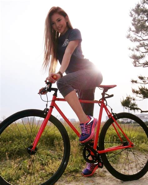 Goweser Girls On Bike Cycling Girls Bikes Girls Bicycle Chic Bicycle Girl Cycling Touring