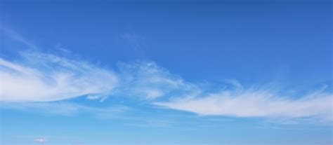 El Cielo Azul Con Nubes Blancas 1997421 Foto De Stock En Vecteezy