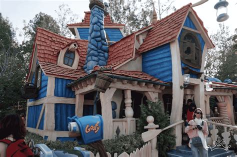 Mickeys Toontown At Disneyland Overview History And Trivia