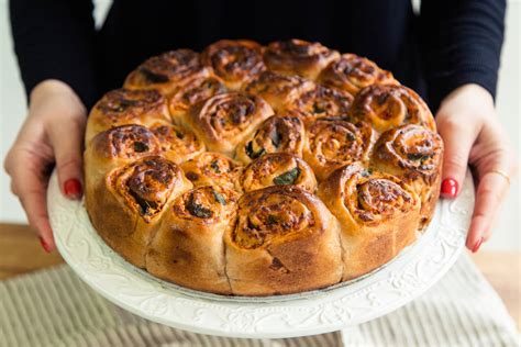 כל יכול • מידד טסה מרגש בסינגל חדש שכתב והלחין. שבלולי פיצה מקמח מלא - בריאלי
