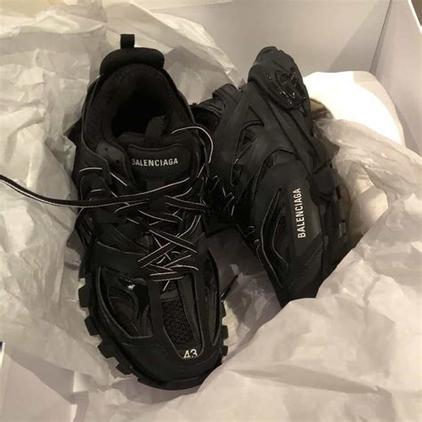Balenciaga track2 size41eu 23,900฿ สินค้าพร้อมส่ง สนใจสินค้า/รูปเพิ่มเติม line oa : How To Spot Fake Balenciaga Track Sneakers - Real VS Fake ...