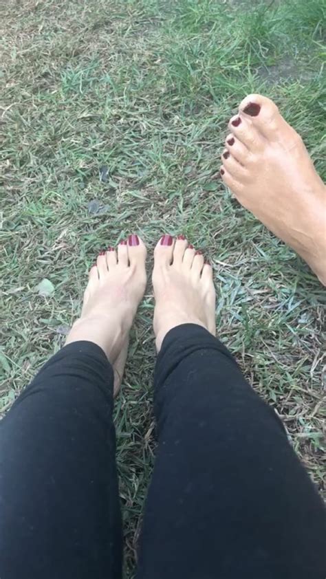 Mikaela Hoovers Feet