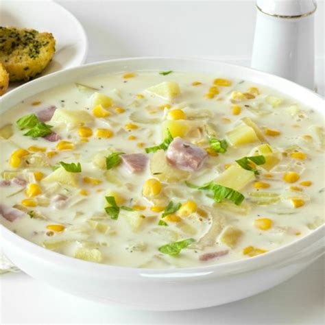 Roasted corn, poblano peppers, and black beans in a creamy potato and corn puree, seasoned with garlic, cilantro, and a vegetarian | panera at home vegetarian products are free of meat sources, including meat, fish and shellfish. Panera Bread Summer Corn Chowder Recipe - Fast Food Menu ...