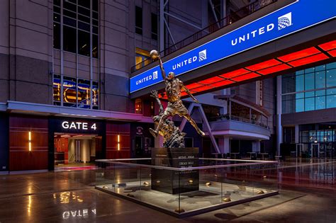 Statues | United Center