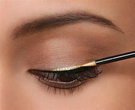 Pin By Joni Reisner Rochester On Fashion Gold Eyeliner Eyeliner Makeup