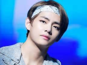 Animated gif discovered by ɢᴏʟᴅᴇɴ ɪᴅᴏʟ. BTS V SEXY & CUTE MOMENTS 2017 | DO YOU MIND - YouTube