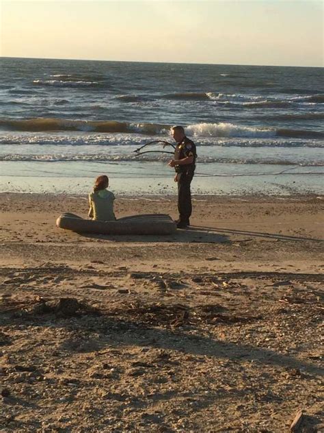 Jefferson County Deputies Reunite Husband And Wife On Mcfaddin Beach Beaumont Enterprise