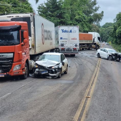 Grave acidente envolvendo quatro veículos resulta em óbito na ERS 324