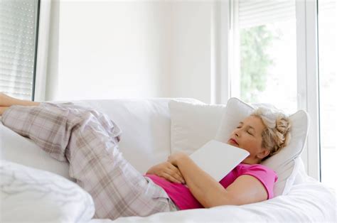 9 Benefits Of Sleeping With Your Legs Elevated Sleeping Organic