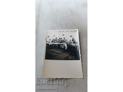Снимка Трима мъже на полето 1944 Стари снимки Изделия от хартия balkanauction