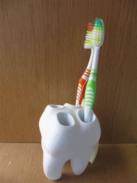 Yeggi funktioniert wie ein buchungsportal für hotelzimmer und durchsucht eine vielzahl von portalen mit 3d drucker vorlagen. 3D-gedruckte Zahnbürstenhalter zur Makerfaire 2014 in ...