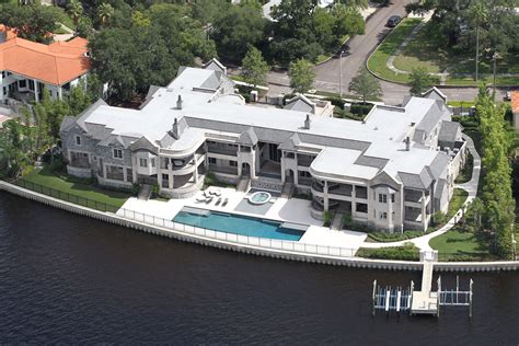 Tom Brady Moves Into Derek Jeters 14m Tampa Mansion After Signing
